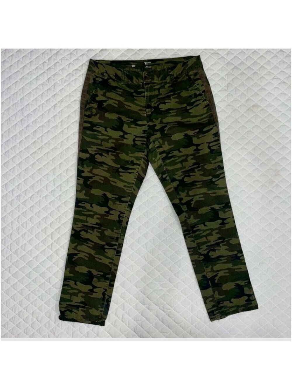 A.N.A Womens Green Camo Girlfriend
Chino Crop Twill Pants, 10